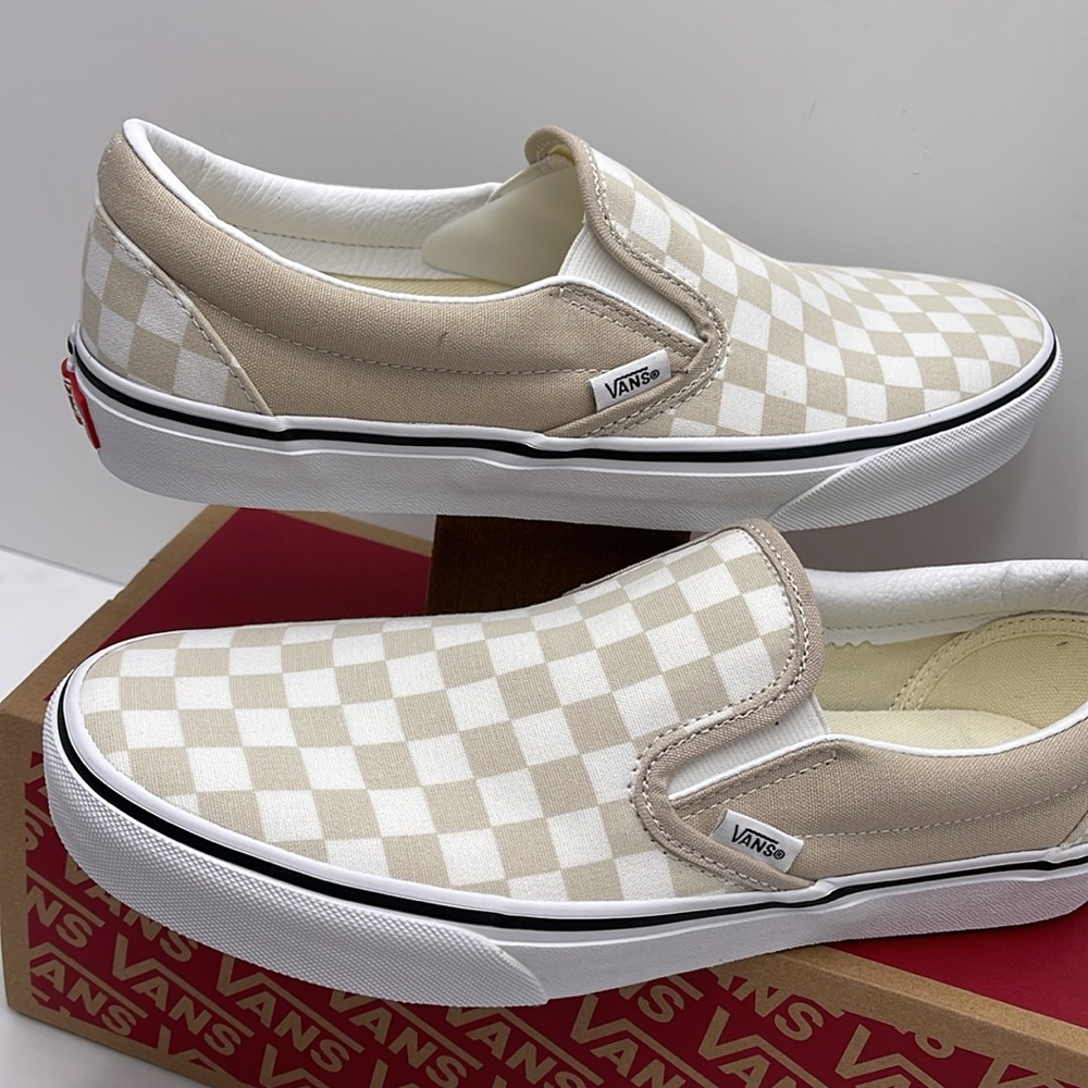 Vans Men’s Classic Slip-On
Color Theory Checkerboard
VN0A7Q5DBLL
Sneakers - Picture 10 of 16
